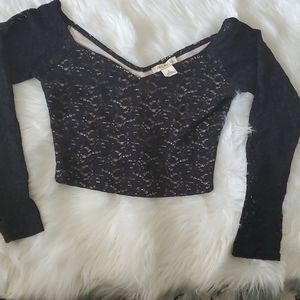 Long-sleeved crop top